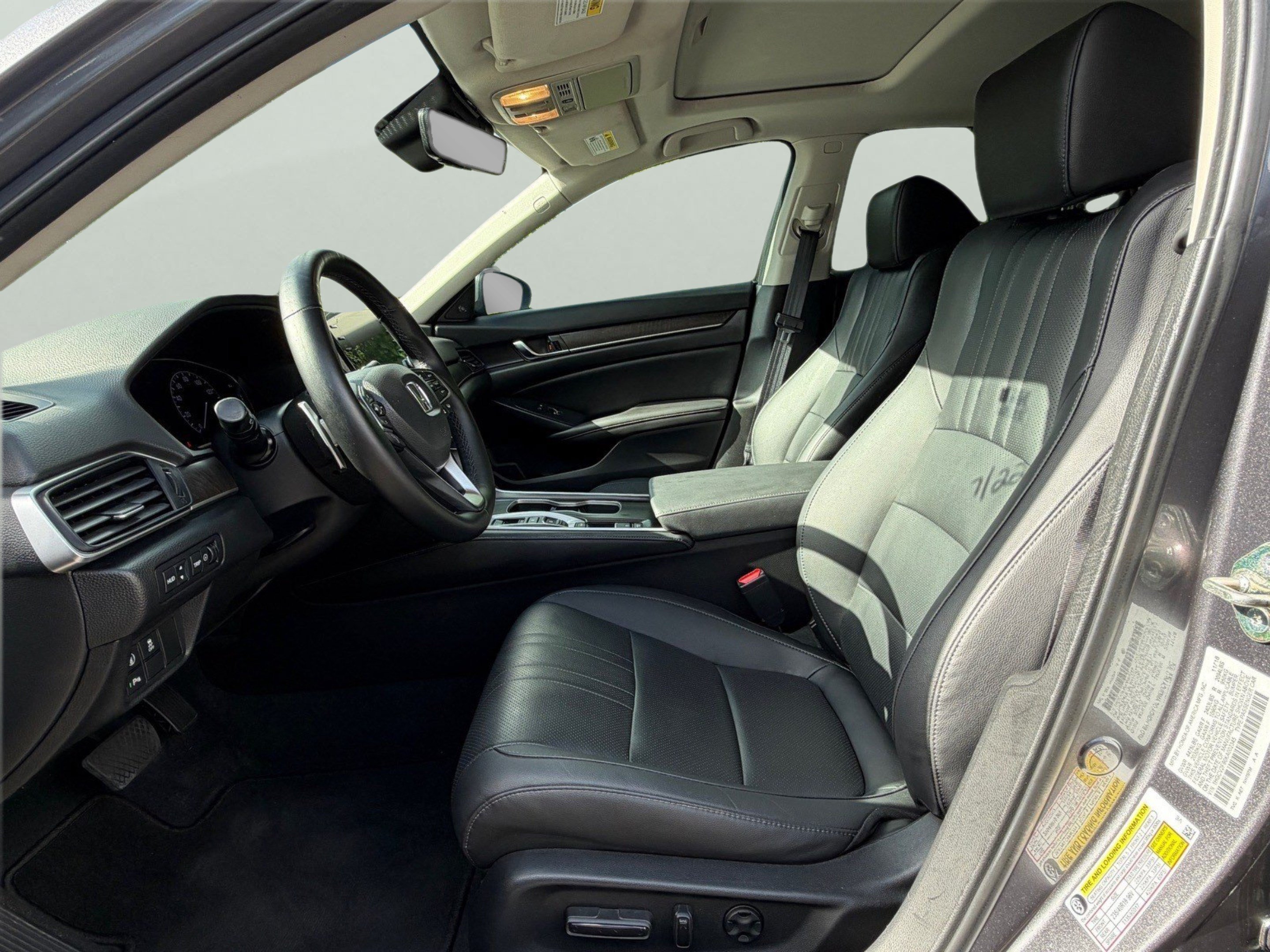 Used 2019 Honda Accord Touring image 13