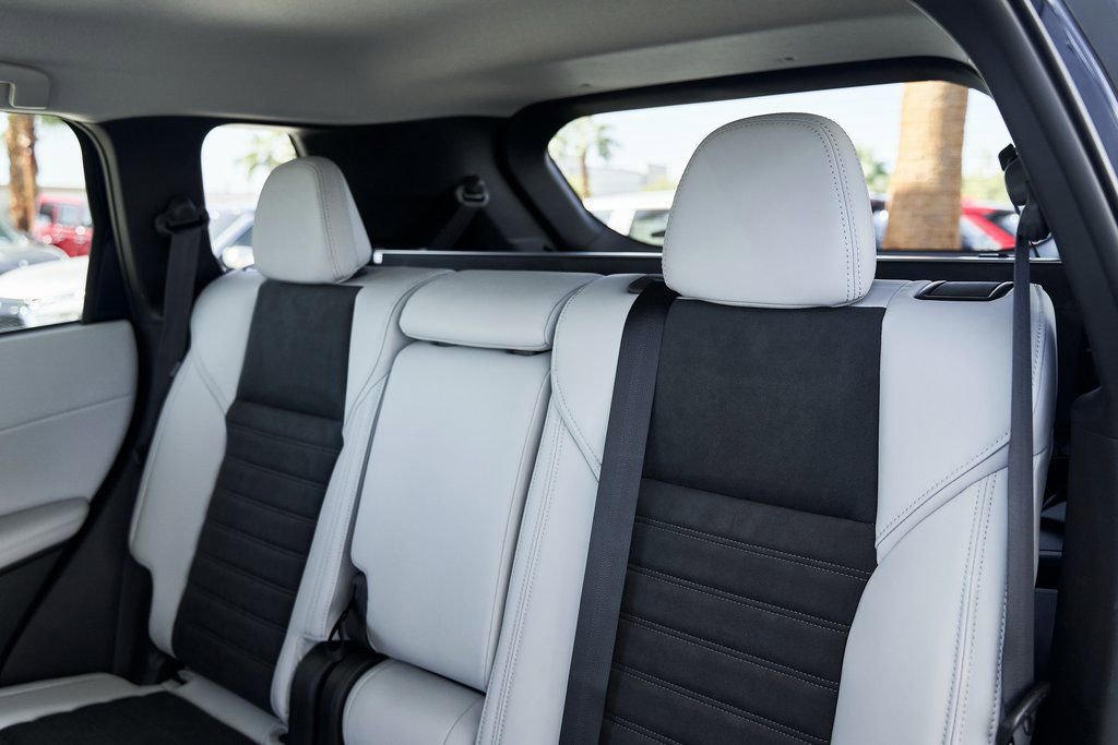 Used 2025 Mitsubishi Outlander SE FWD image 30