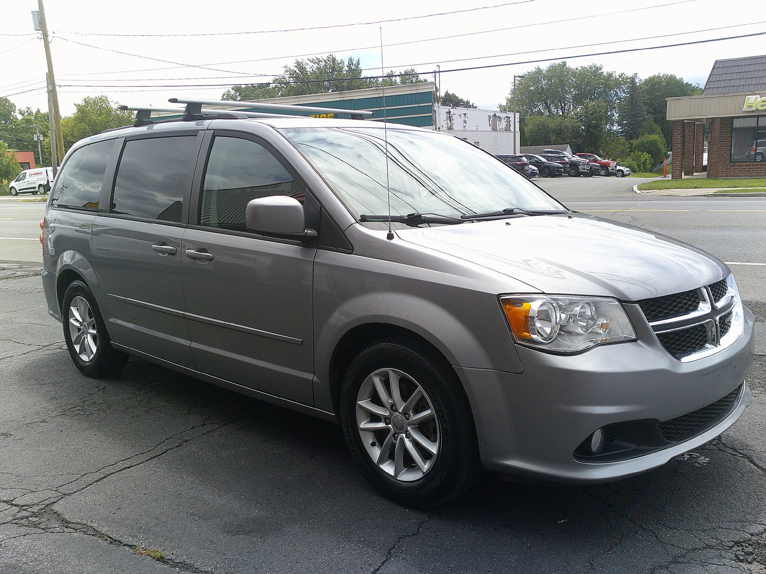 Used 2016 Dodge Grand Caravan SXT FWD image 13