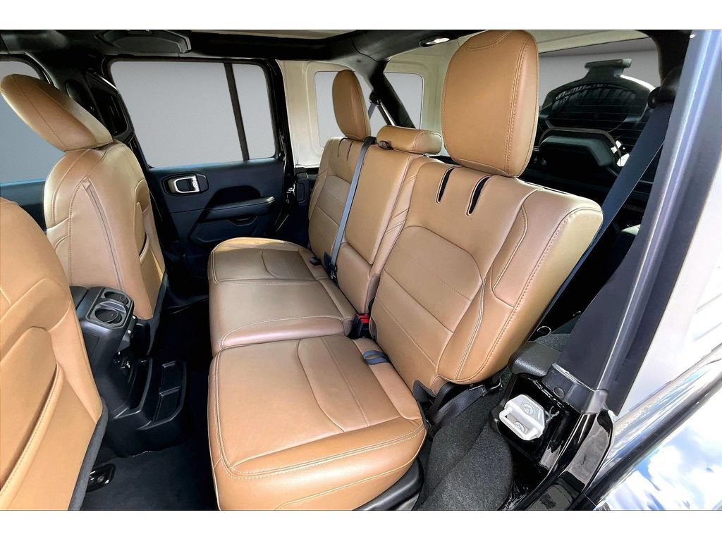 Used 2022 Jeep Wrangler Unlimited Sahara w/ Cold Weather Group AWD/4WD image 35