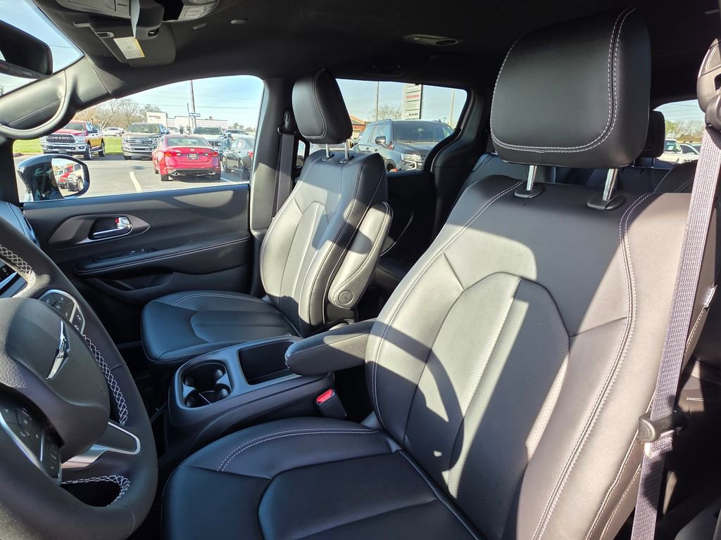 New 2026 Chrysler Pacifica Select image 10