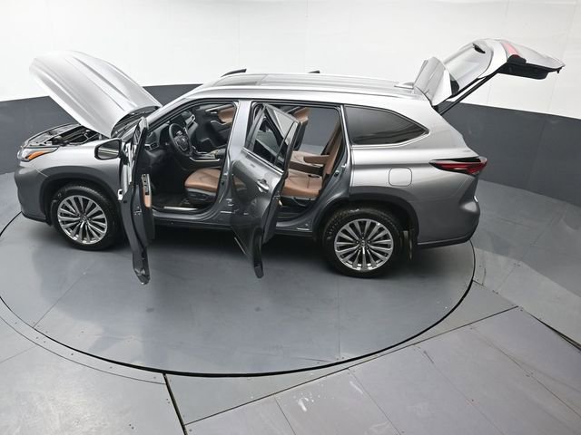 Certified 2025 Toyota Highlander XLE image 58