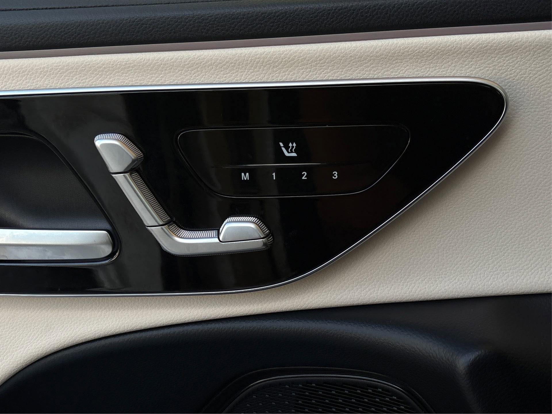 Used 2024 Mercedes-Benz E 350 4MATIC Sedan image 31