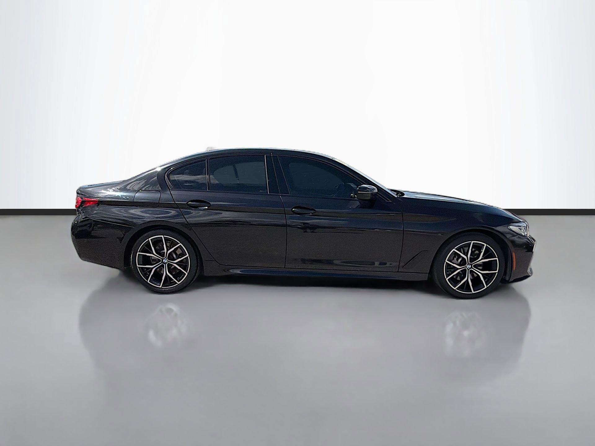Used 2021 BMW 530i w/ M Sport Package image 3