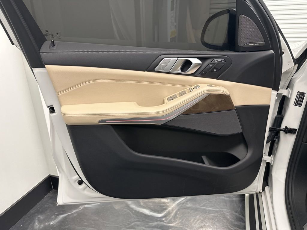 Used 2020 BMW X7 xDrive40i w/ Premium Package image 18