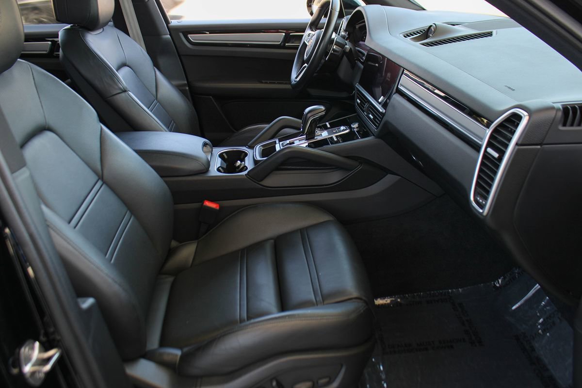 Used 2023 Porsche Cayenne Platinum Edition image 20