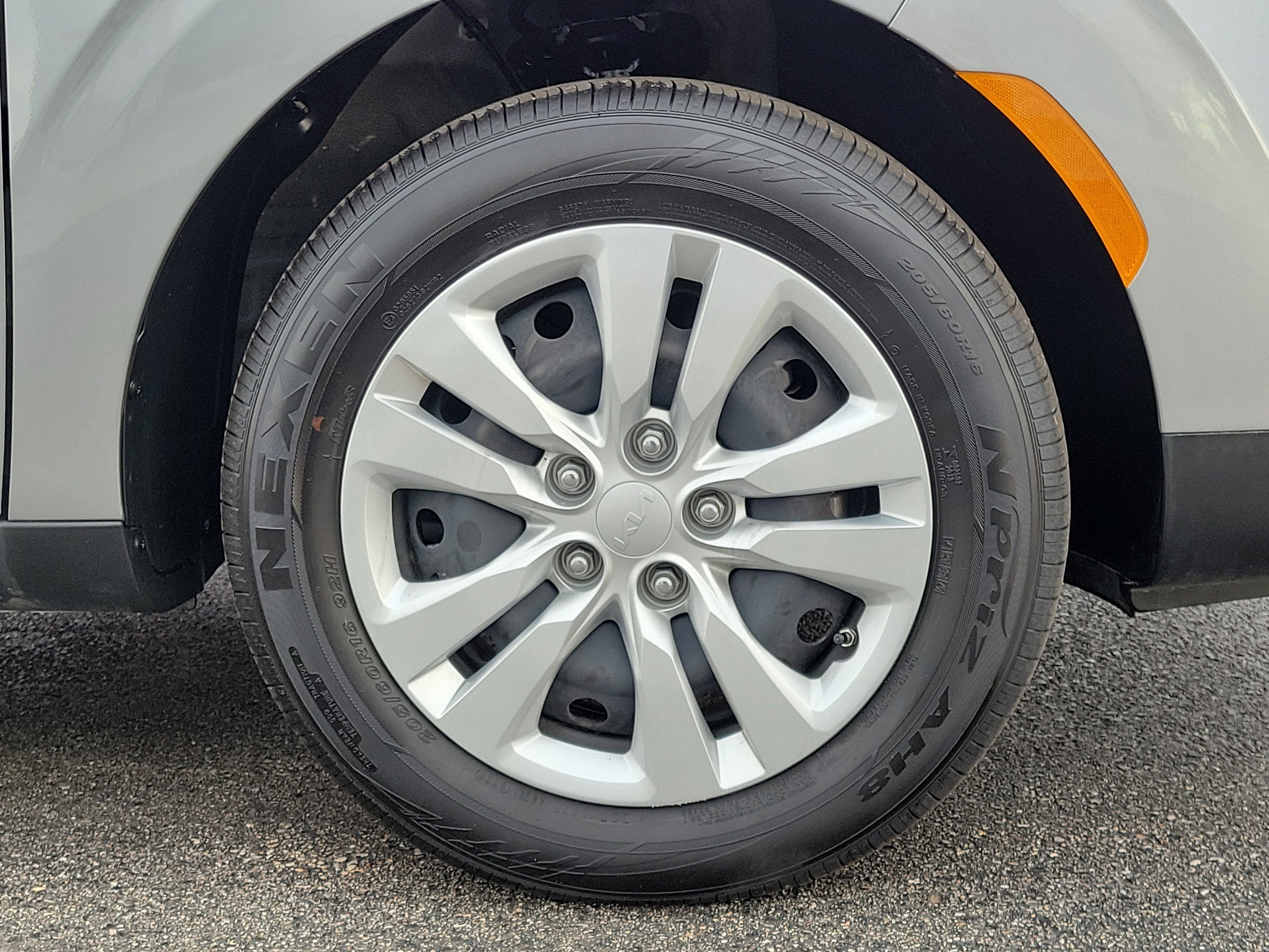 Used 2025 Kia Soul LX image 5