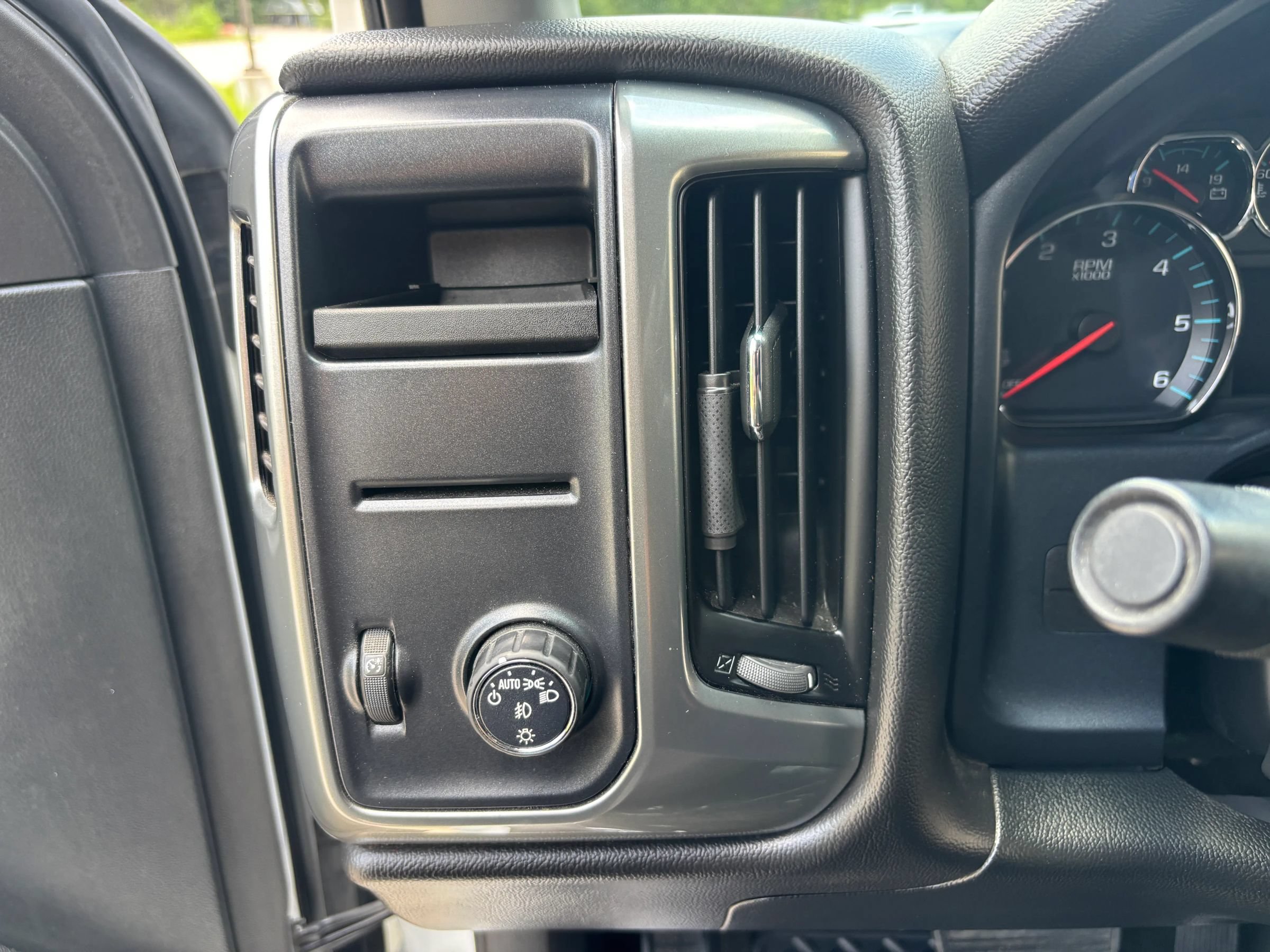 Used 2018 Chevrolet Silverado 1500 LT w/ LT Eassist Package RWD image 35