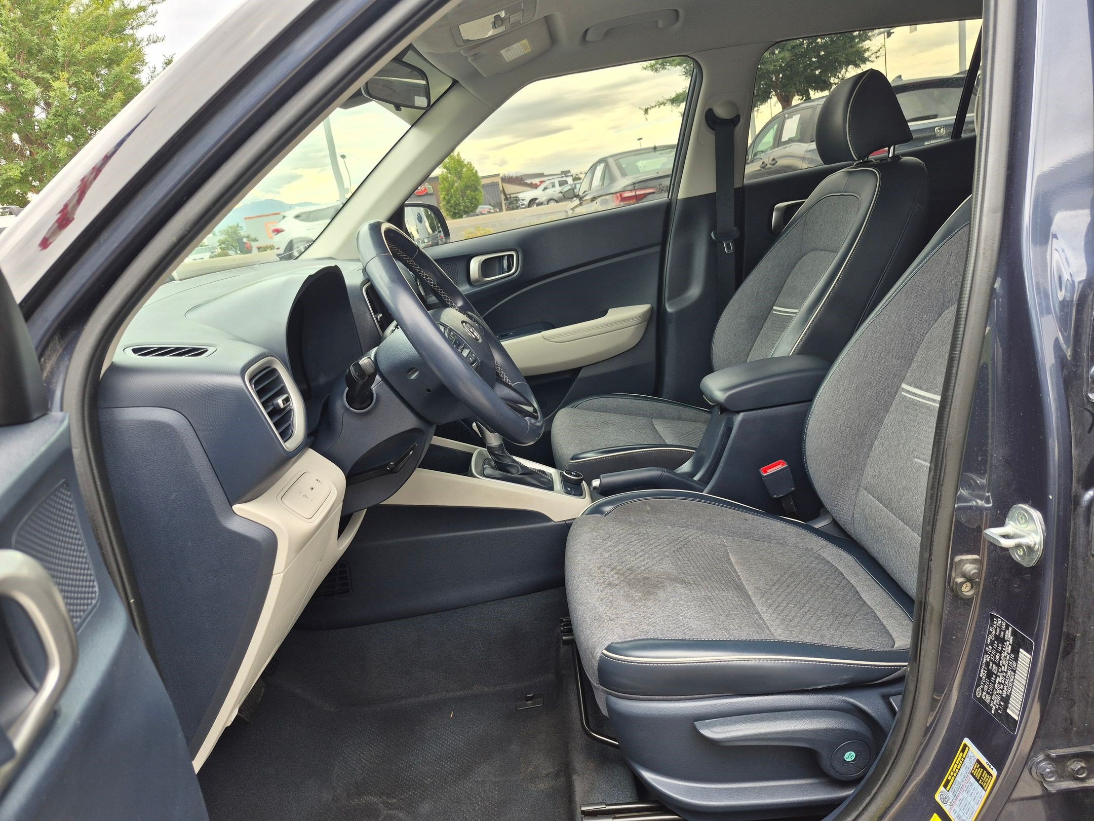 Used 2021 Hyundai Venue w/ Cargo Package FWD image 17