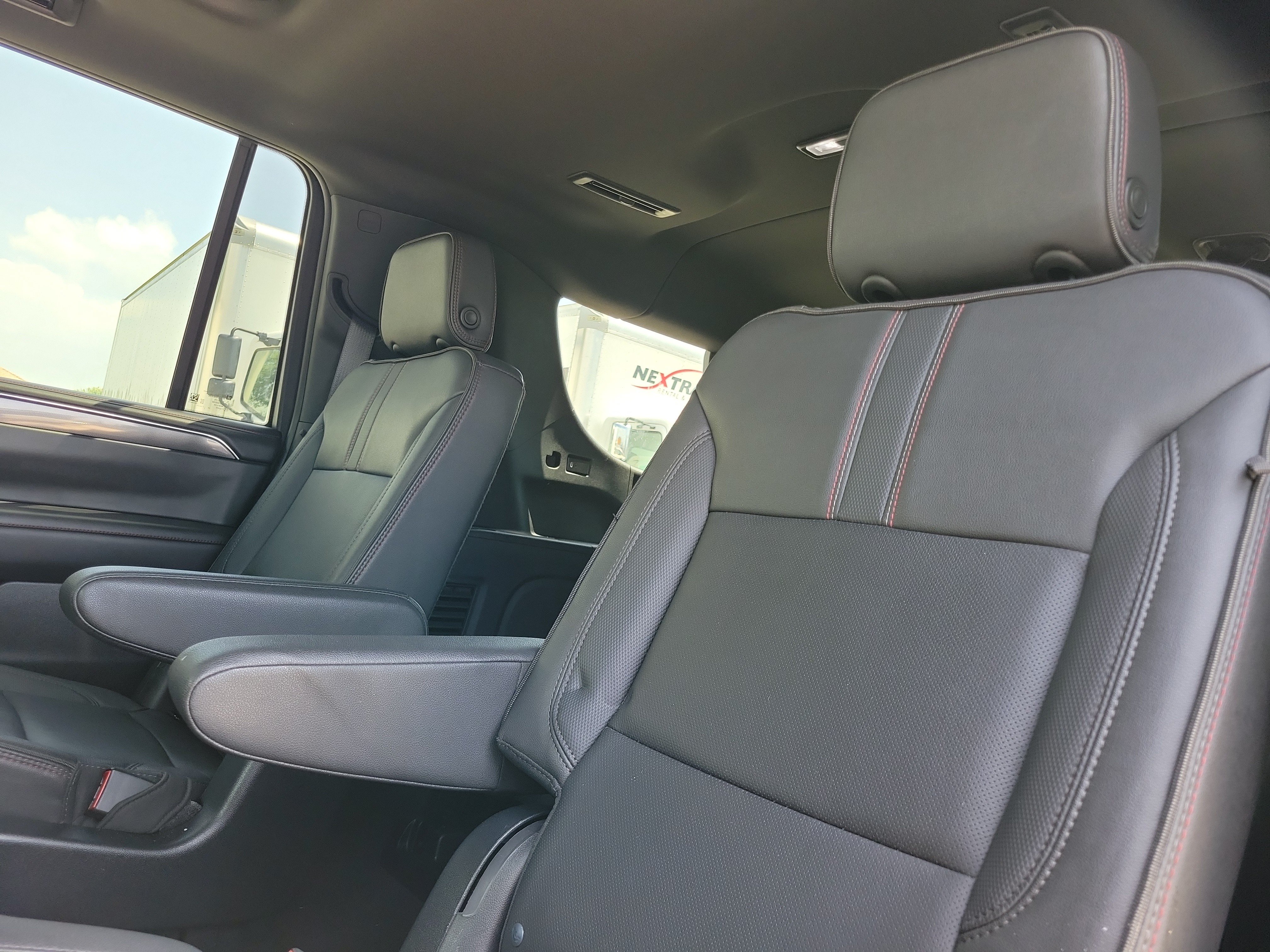 Used 2023 Chevrolet Suburban RST w/ Luxury Package RWD image 15