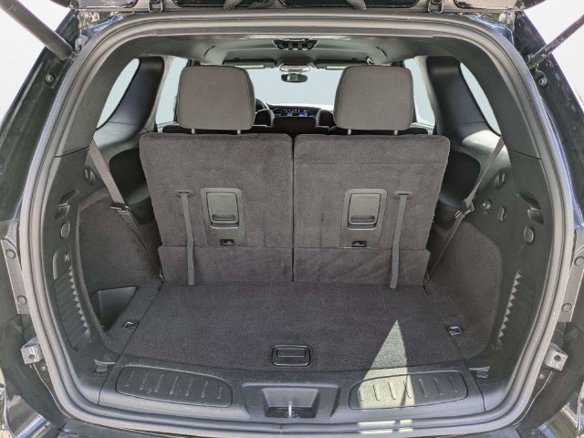 Used 2025 Dodge Durango GT RWD image 13