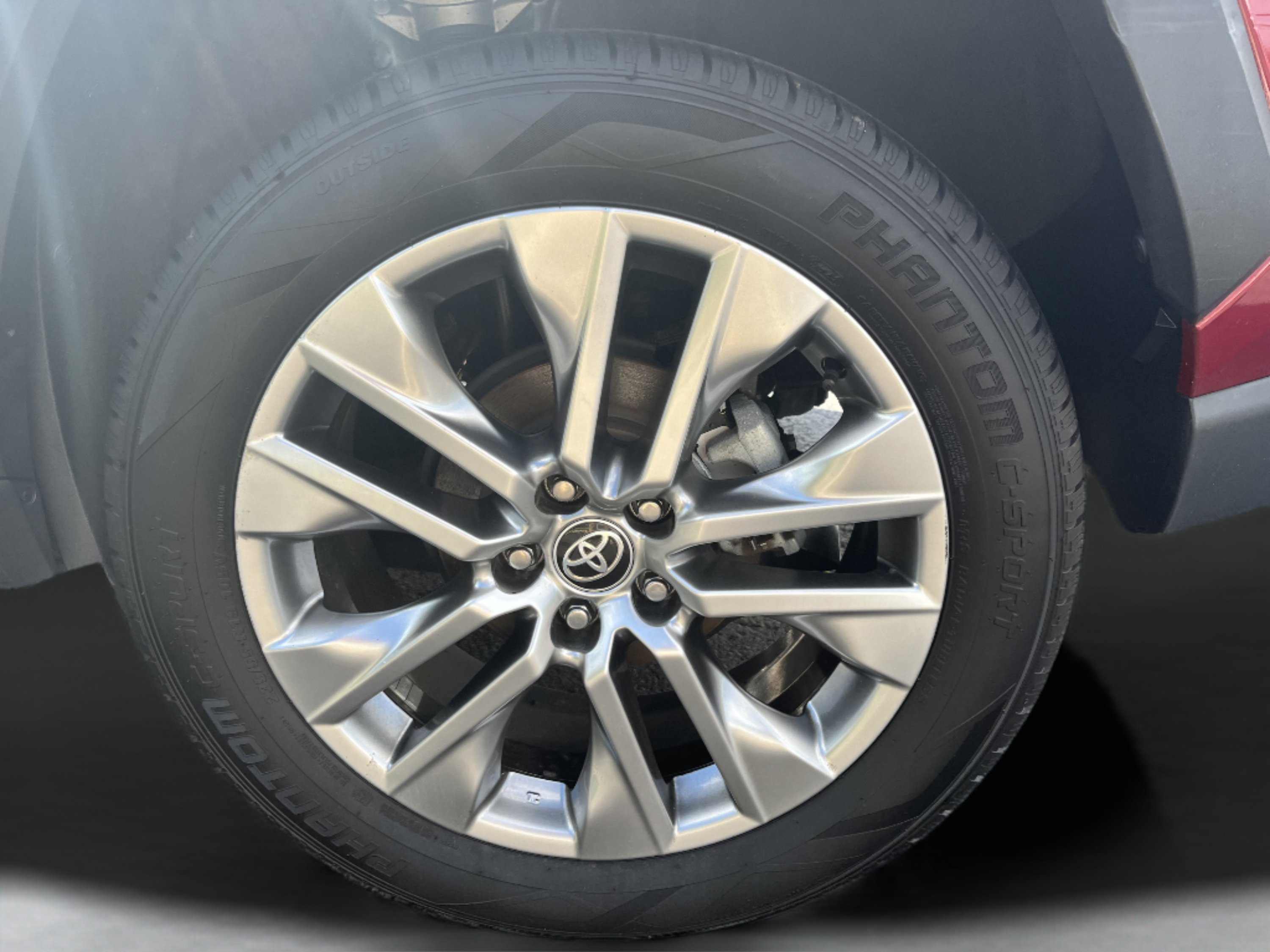 Used 2022 Toyota RAV4 Limited AWD/4WD image 9