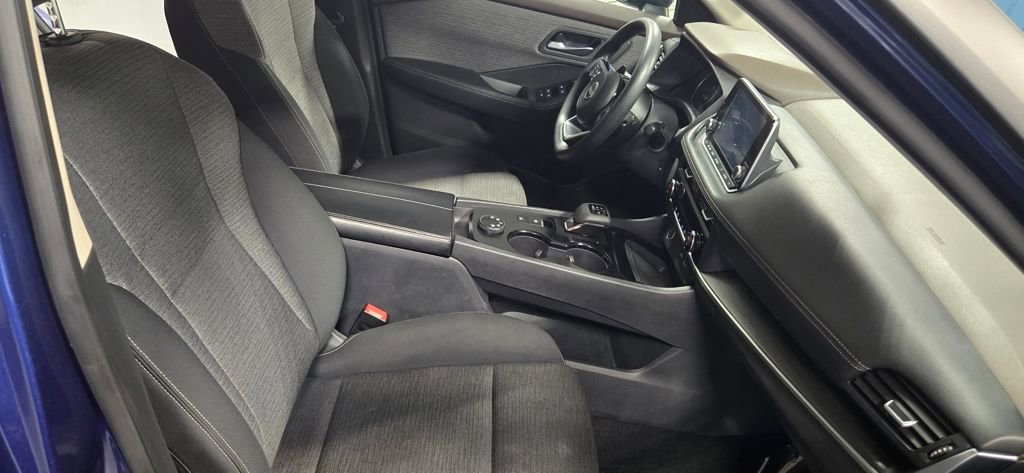 Used 2023 Nissan Rogue SV image 40