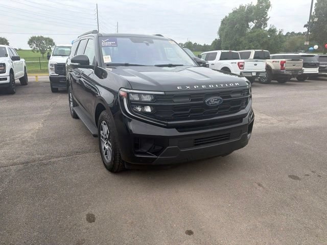Used 2025 Ford Expedition Active AWD/4WD image 3
