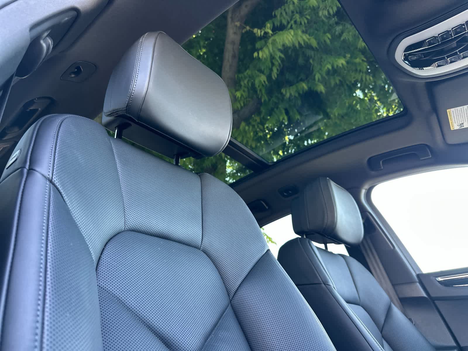 Certified 2025 Porsche Macan AWD/4WD image 18