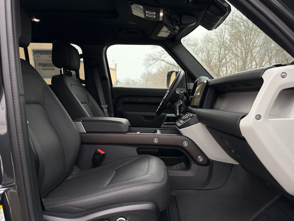 Used 2024 Land Rover Defender 130 S image 15