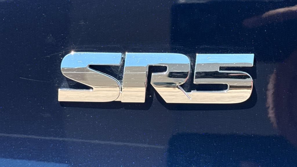 Used 2017 Toyota 4Runner SR5 AWD/4WD image 15