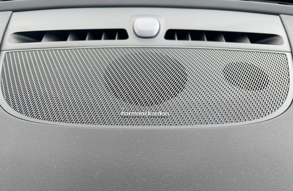 Certified 2023 Volvo XC40 B5 Plus w/ Driver Assist Package image 9