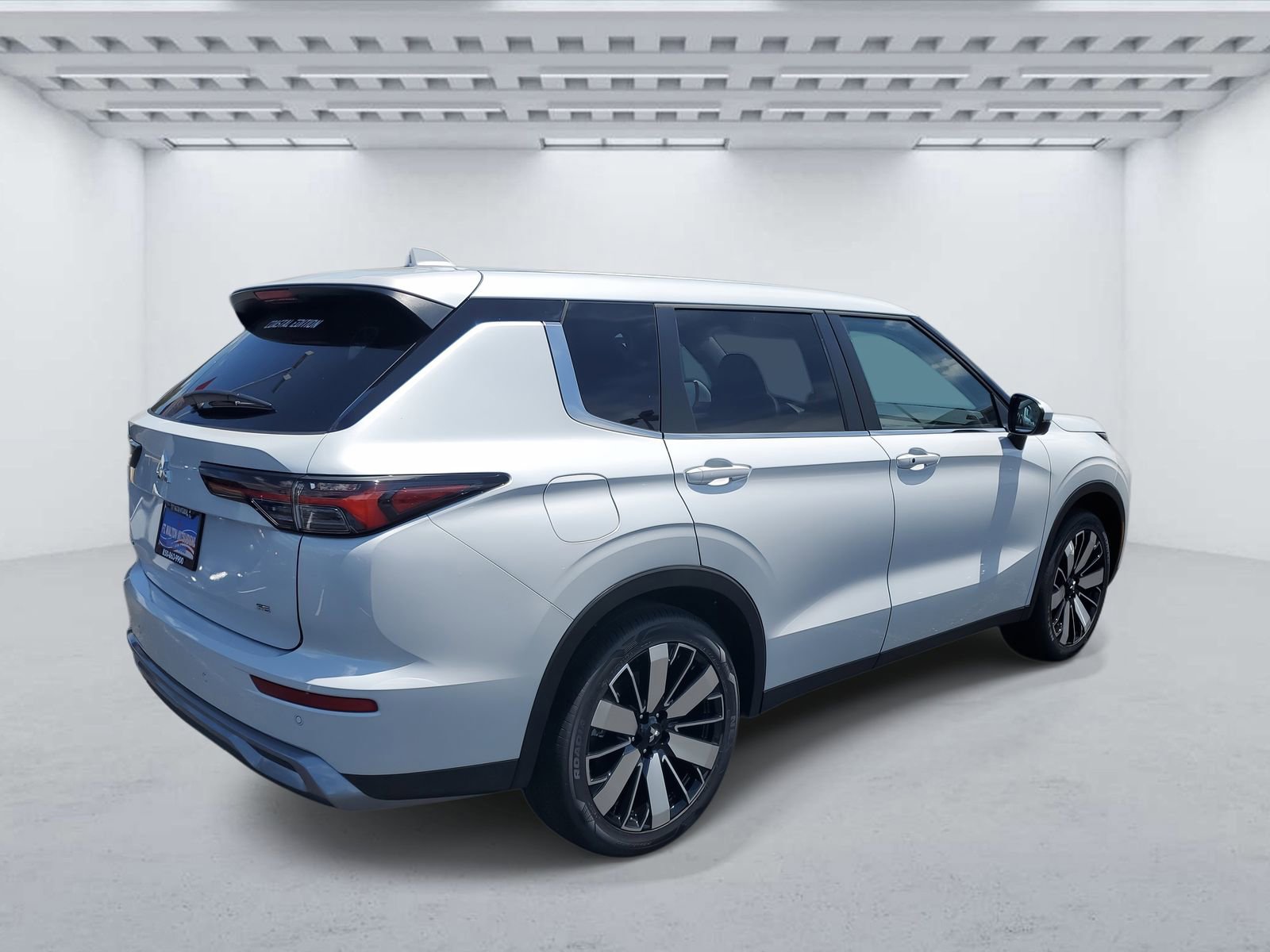 New 2025 Mitsubishi Outlander SE image 4