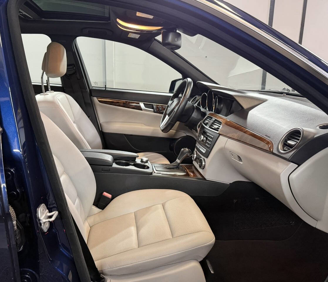 Used 2012 Mercedes-Benz C 250 Sedan image 6