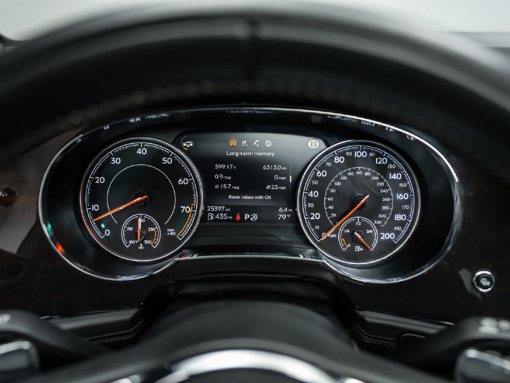 Used 2019 Bentley Bentayga AWD/4WD image 23