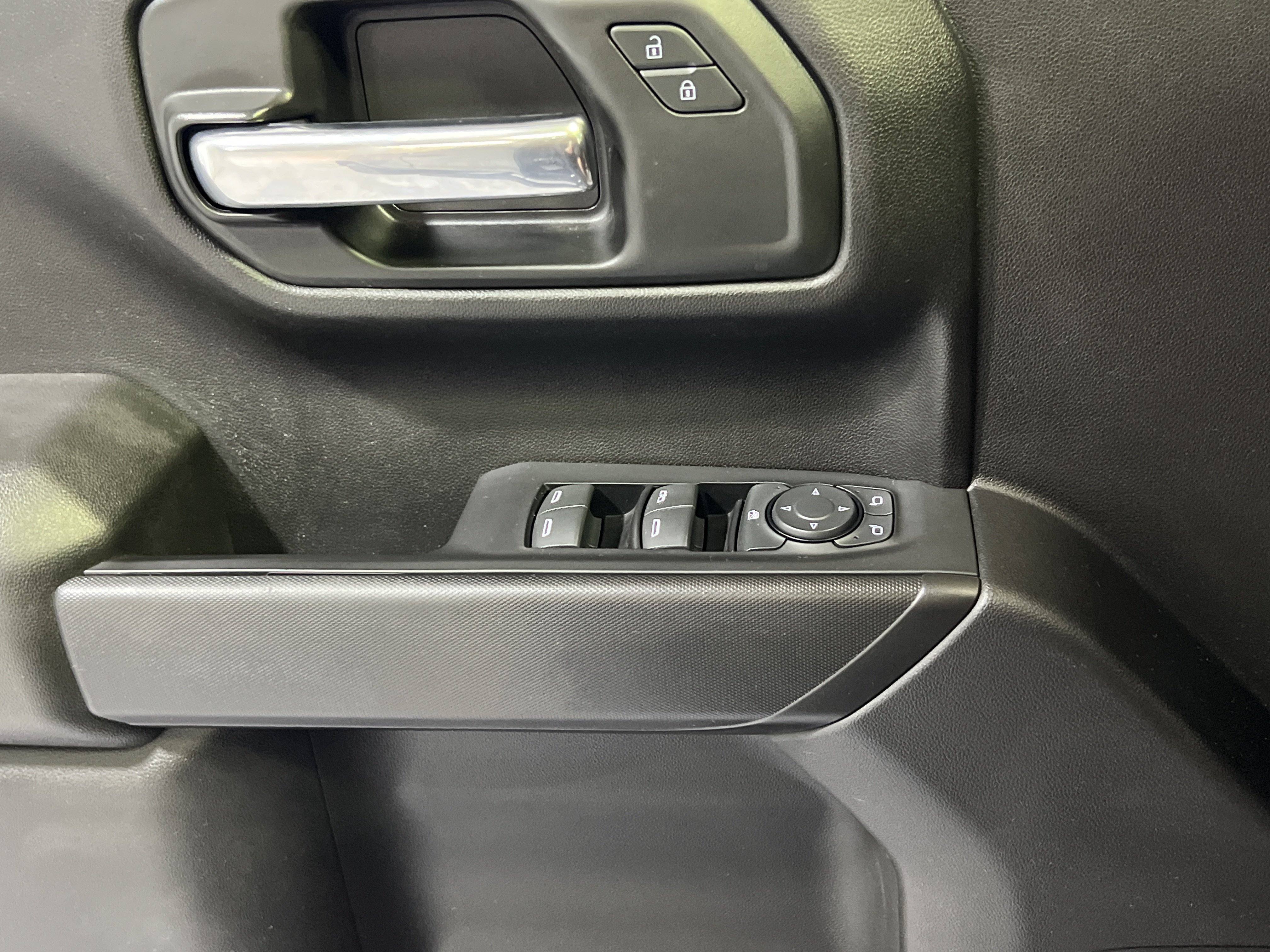 Certified 2023 Chevrolet Silverado 1500 Custom AWD/4WD image 23