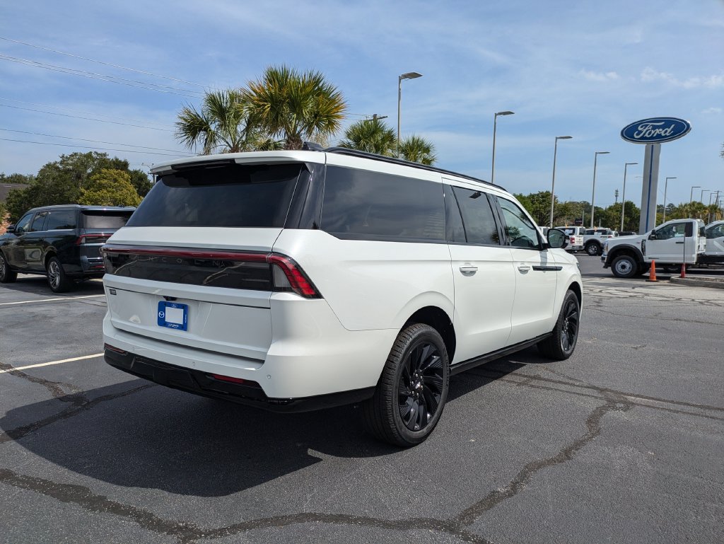 New 2027 Lincoln Navigator L Reserve w/ Jet Appearance Package AWD/4WD image 4