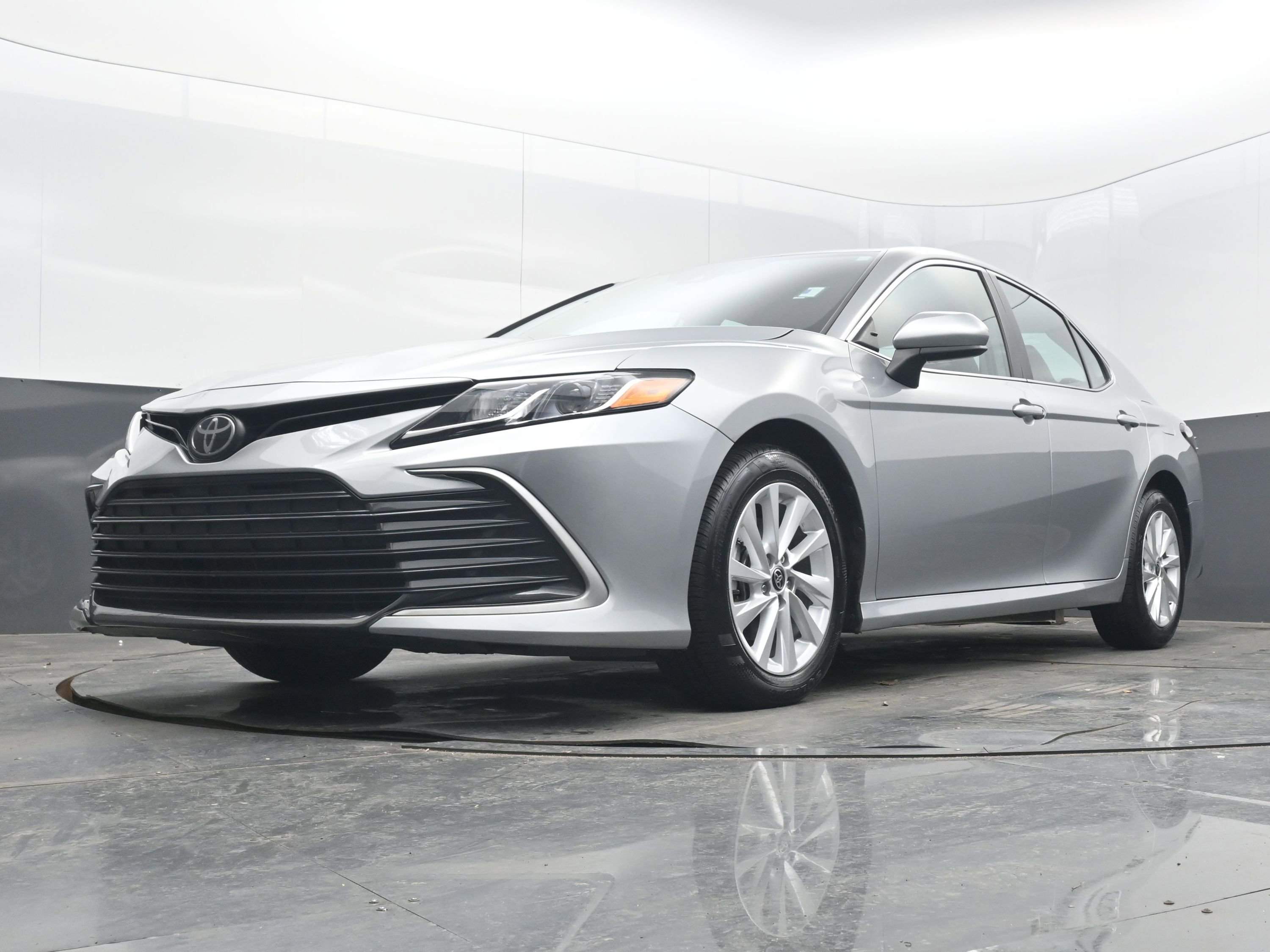 Used 2024 Toyota Camry LE image 26