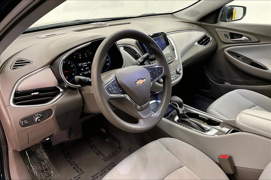 Used 2021 Chevrolet Malibu LT FWD image 13