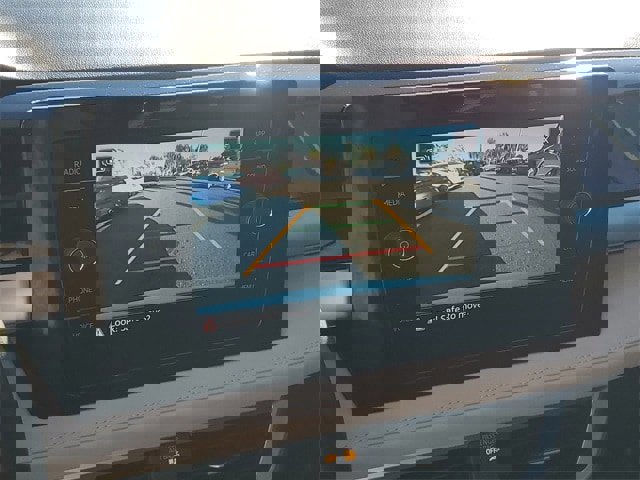 Certified 2025 Volkswagen Taos SE w/ Panoramic Sunroof Package image 24