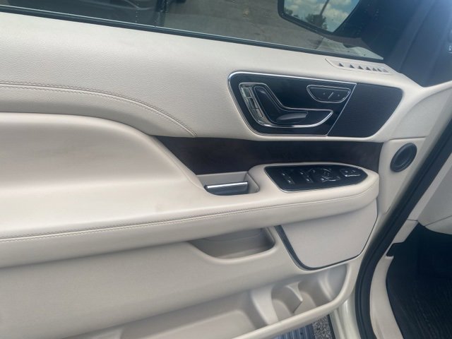 Used 2018 Lincoln Navigator Select w/ Technology Package image 17