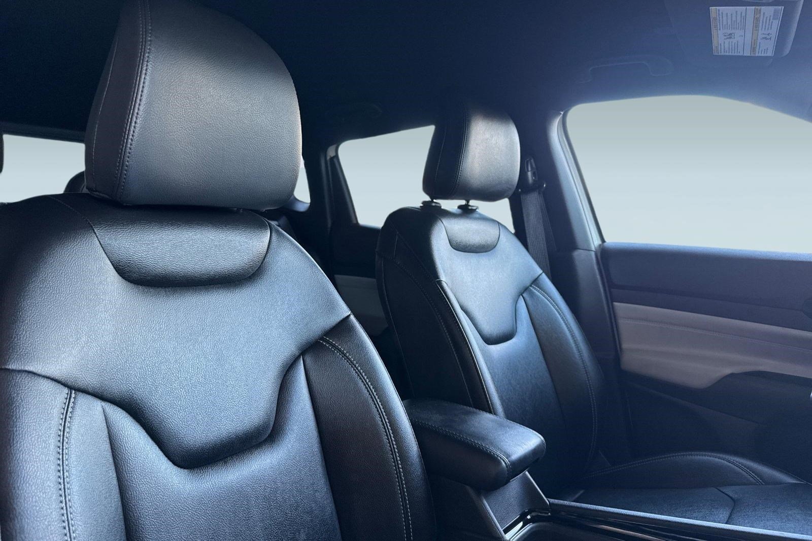 Used 2025 Jeep Compass Limited image 31