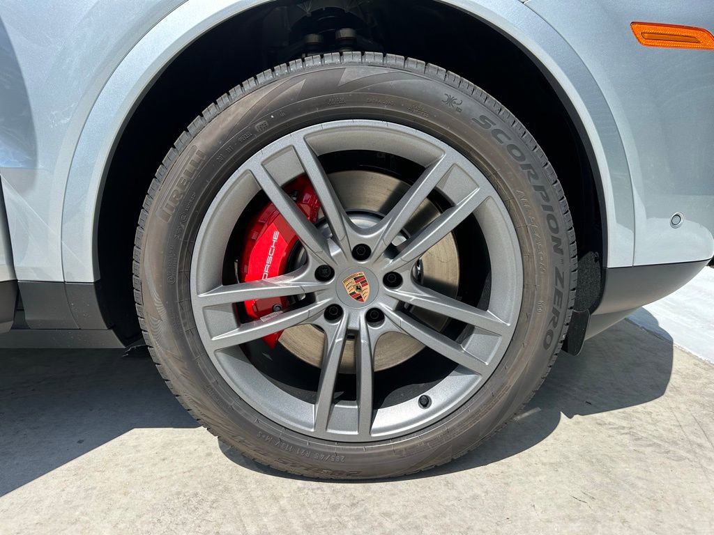 Used 2025 Porsche Cayenne S image 39