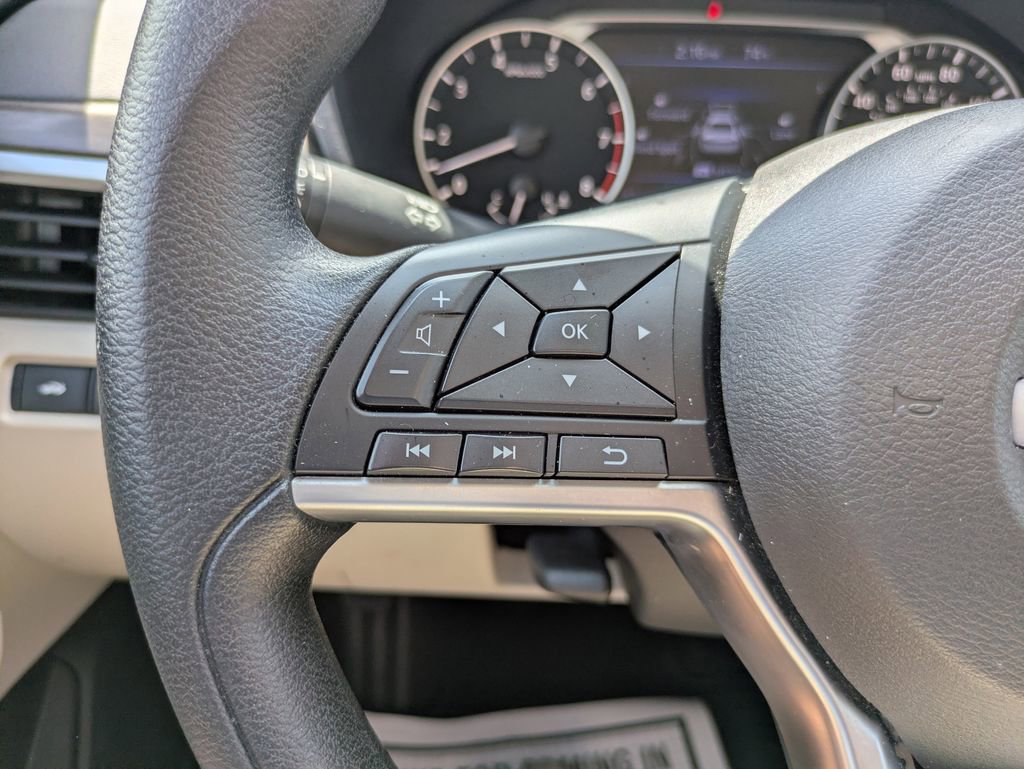 Used 2025 Nissan Altima 2.5 SV FWD image 15