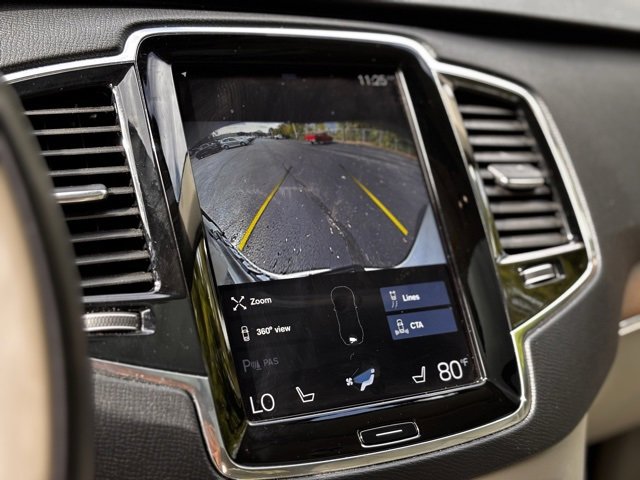 Used 2021 Volvo XC90 T6 Momentum image 13