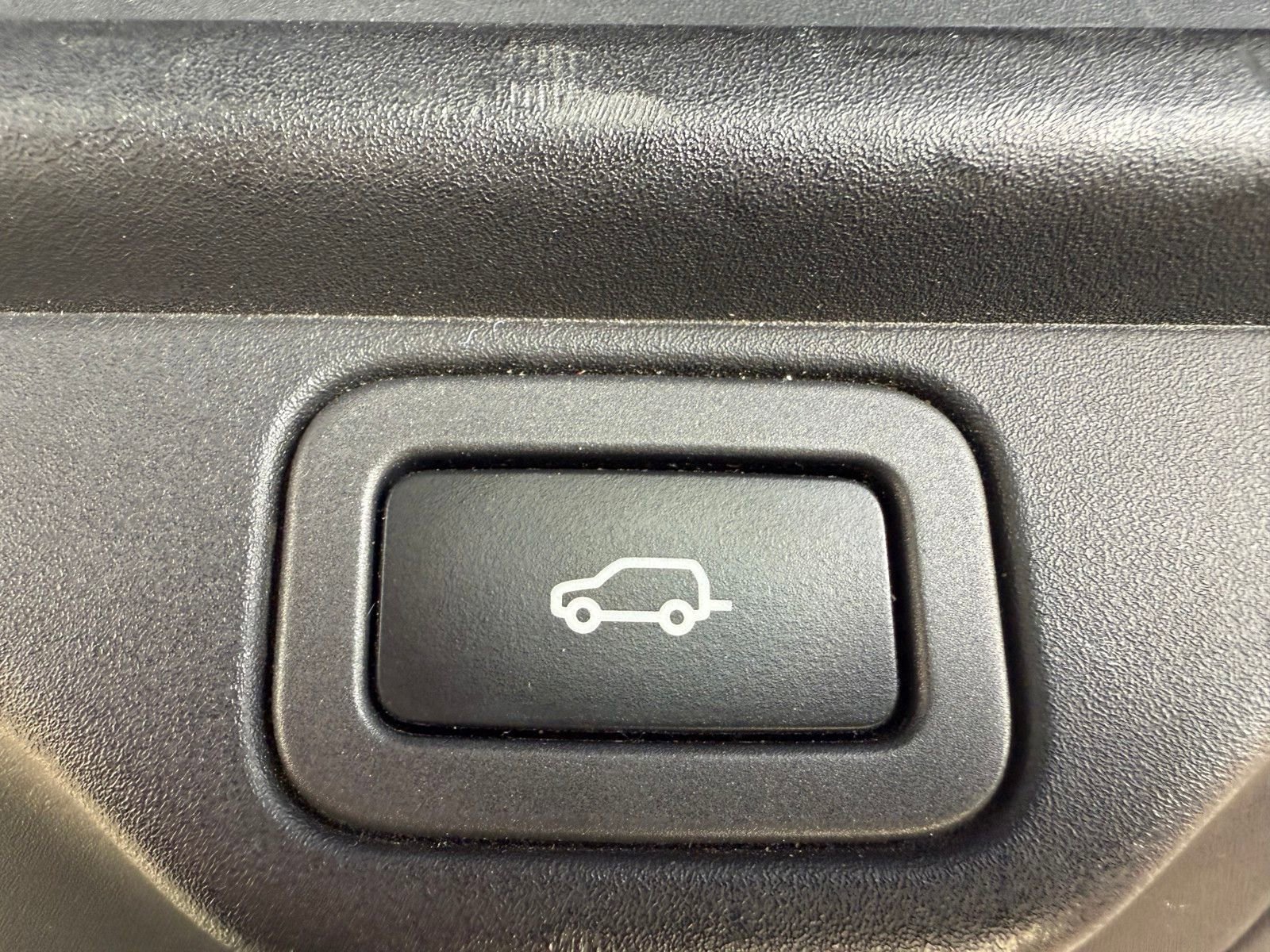 Used 2020 Land Rover Range Rover HSE image 24