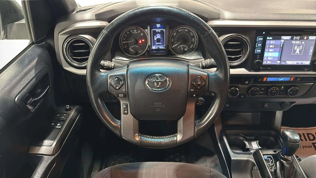 Used 2017 Toyota Tacoma TRD Off-Road AWD/4WD image 11