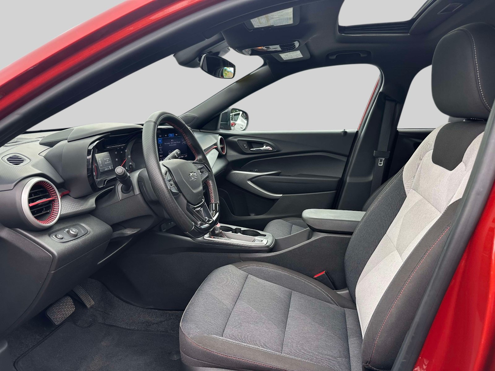 Certified 2024 Chevrolet Trax RS w/ Sunroof Package FWD image 14