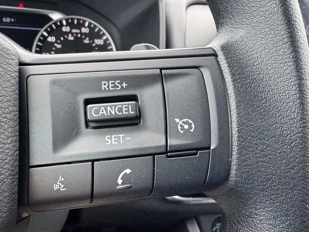 Used 2025 Nissan Rogue S image 17