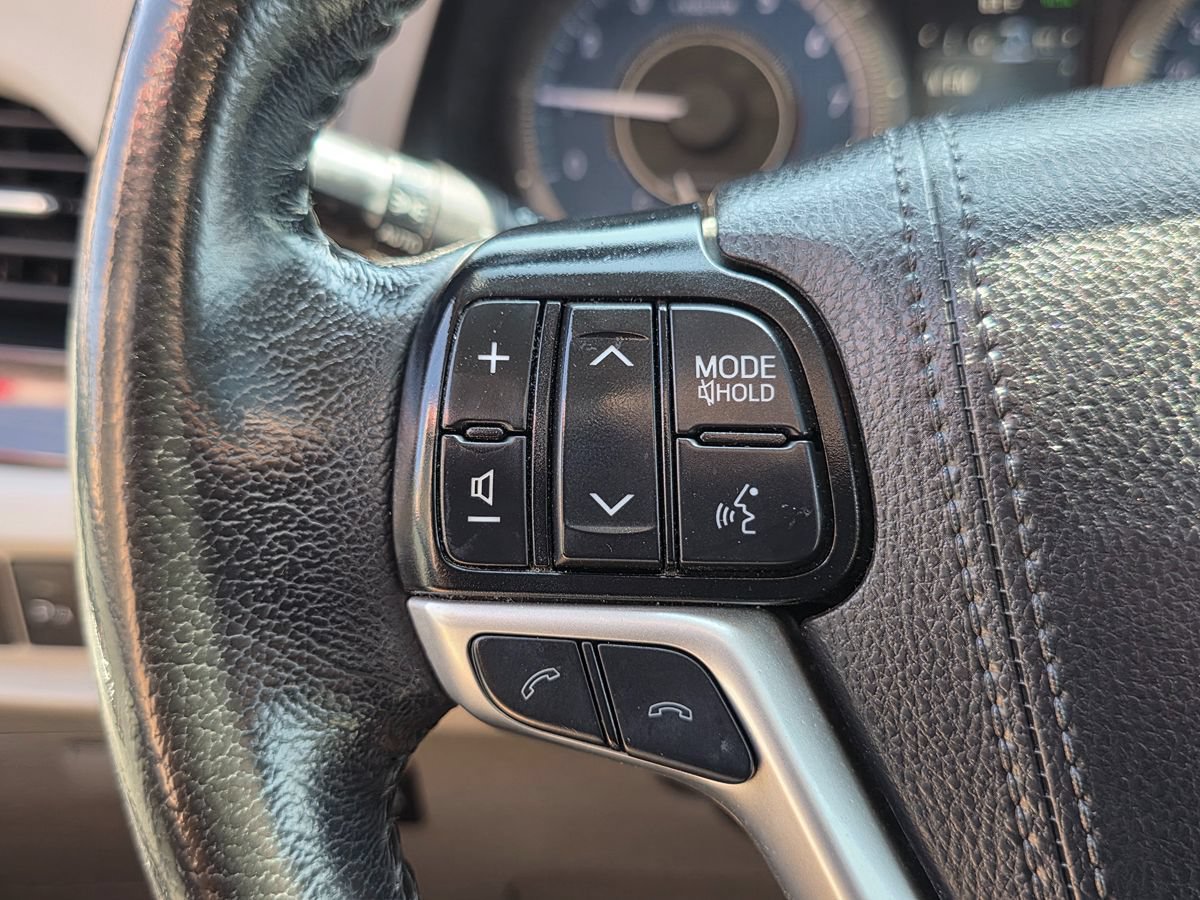 Used 2019 Toyota Sienna XLE w/ XLE Navigation Package FWD image 35