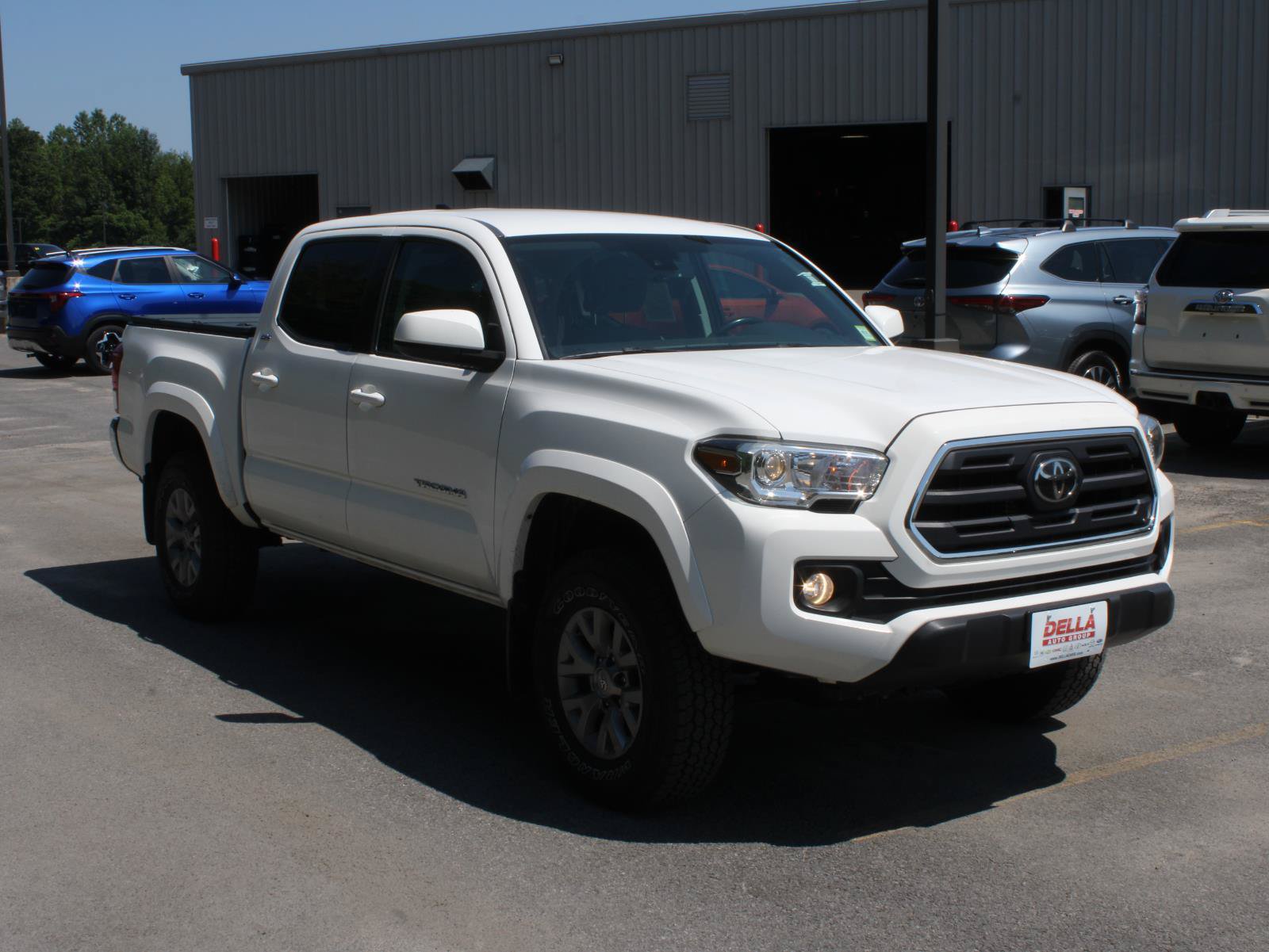 Used 2019 Toyota Tacoma SR5 AWD/4WD image 3