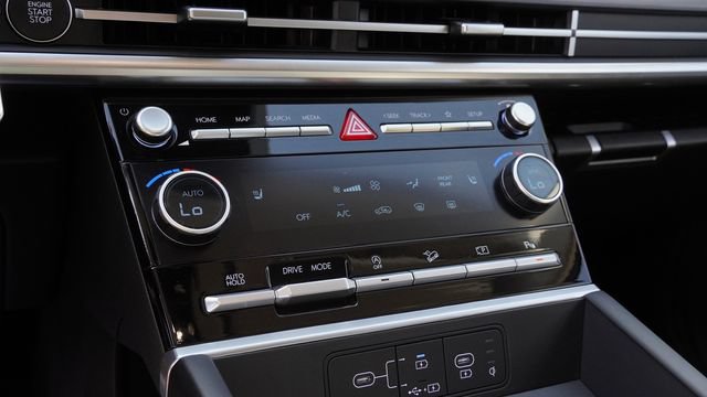 Used 2026 Hyundai Santa Fe SEL FWD image 25