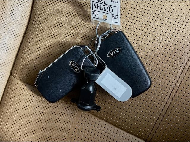 Used 2020 Kia Telluride SX w/ Towing Package FWD image 33