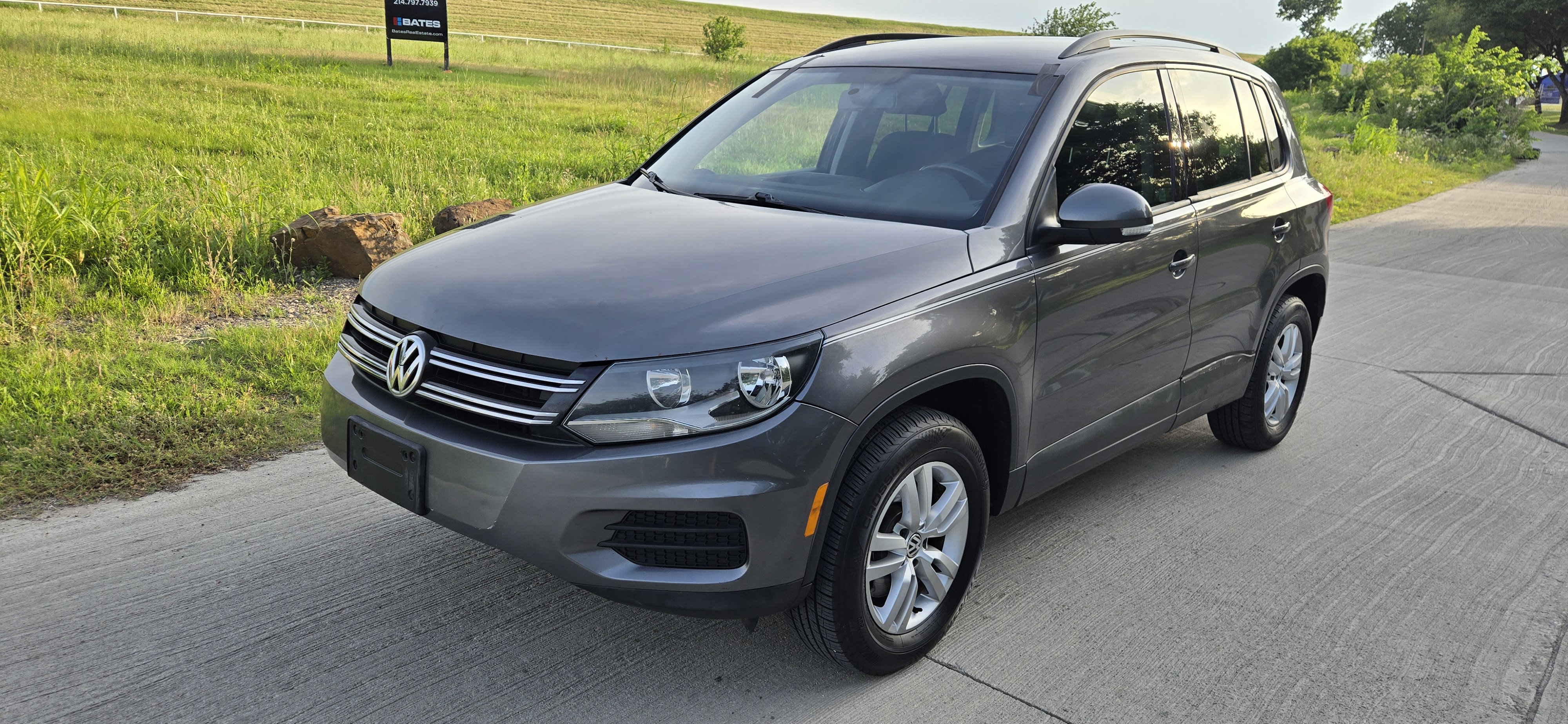 Used 2015 Volkswagen Tiguan S FWD image 2