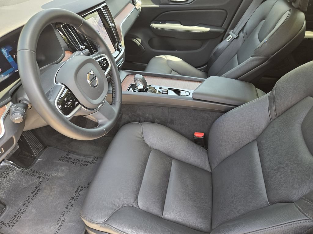 Used 2025 Volvo V60 B5 Cross Country Plus AWD/4WD image 13