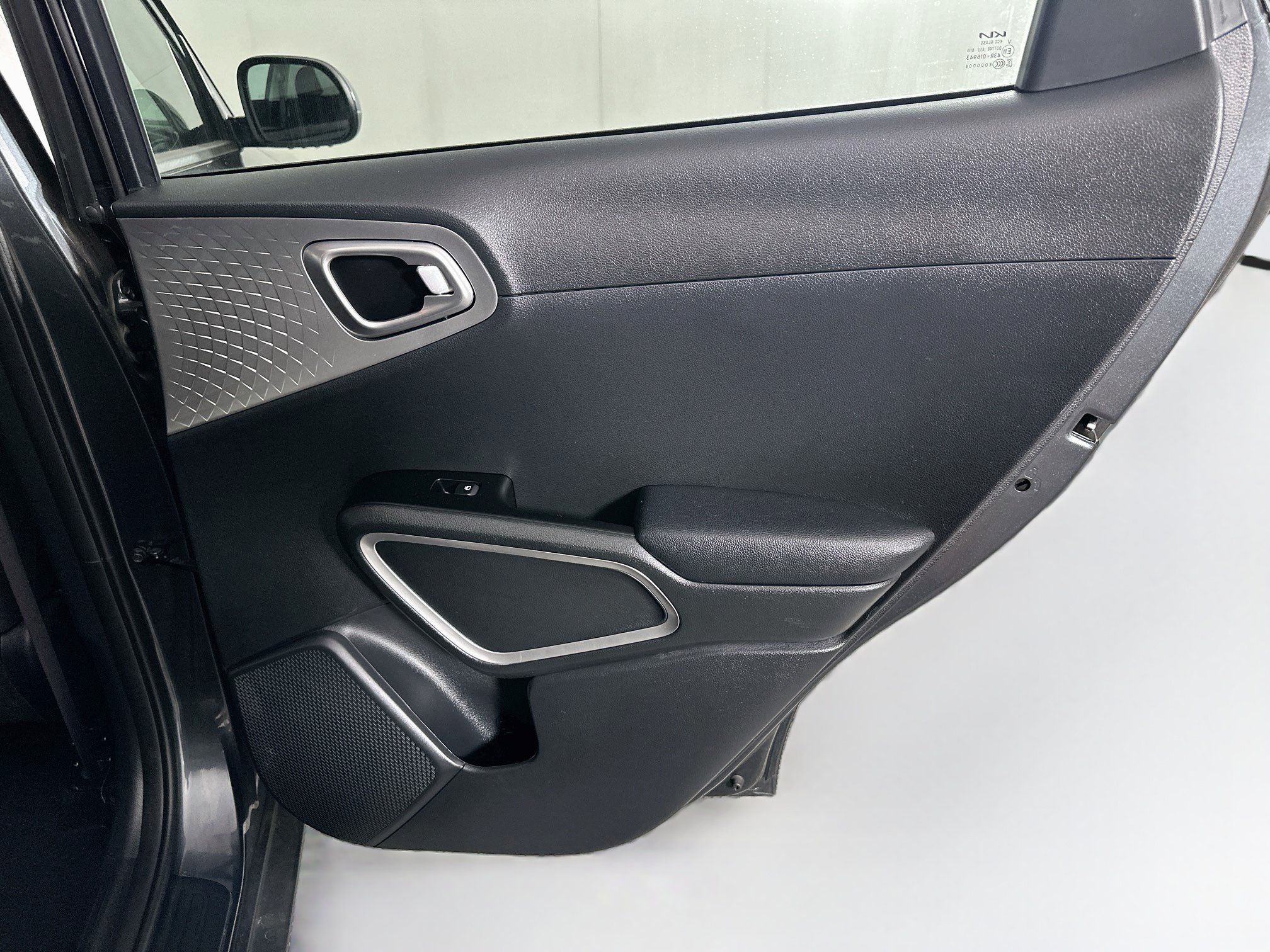 Used 2025 Kia Soul LX w/ LX Technology Package FWD image 28