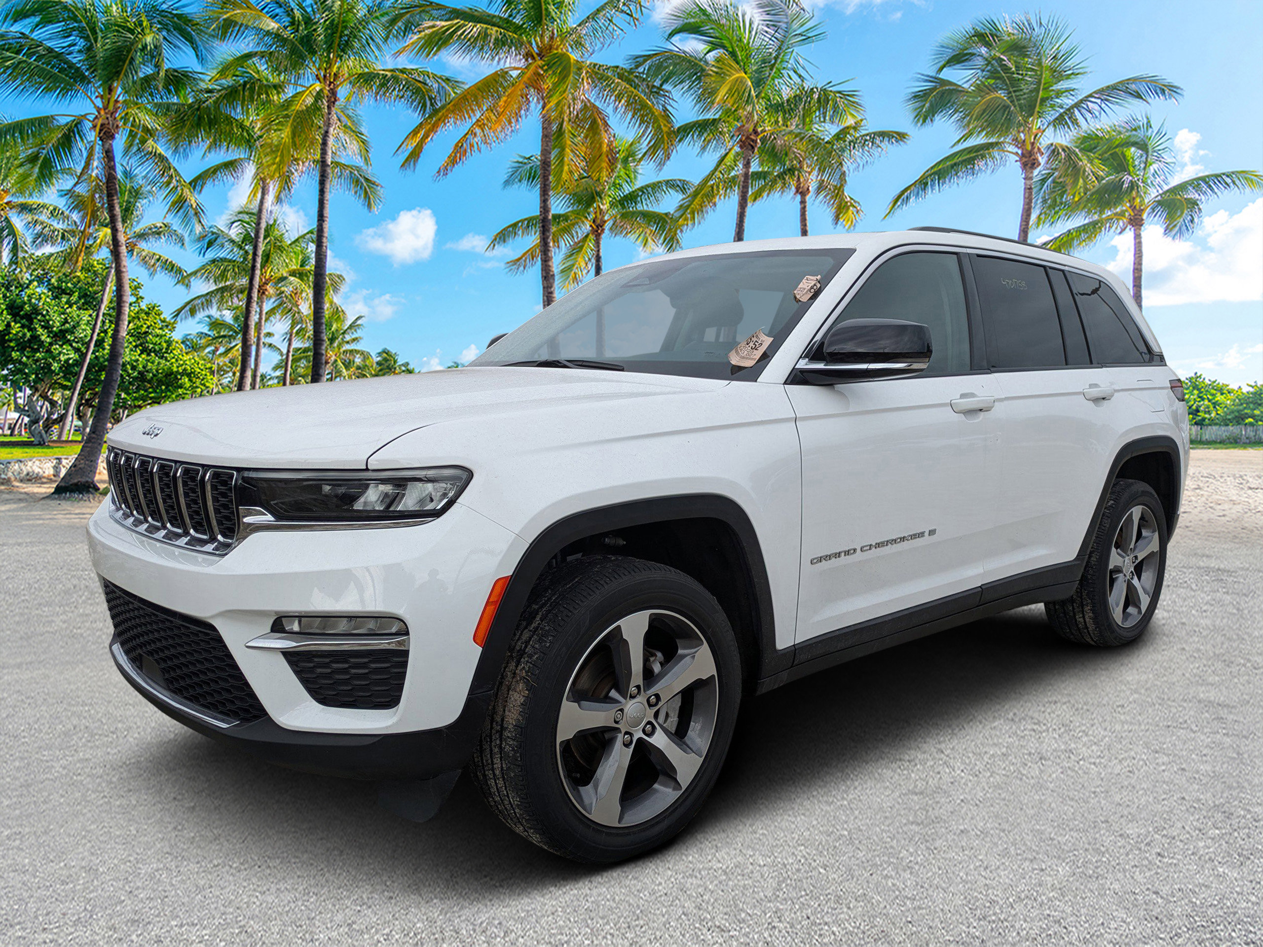 Used 2023 Jeep Grand Cherokee Limited AWD/4WD image 7