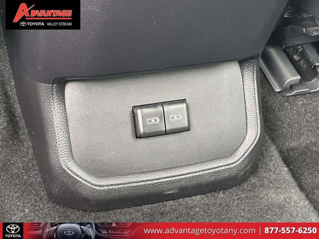 Used 2024 Toyota Highlander XLE AWD/4WD image 18