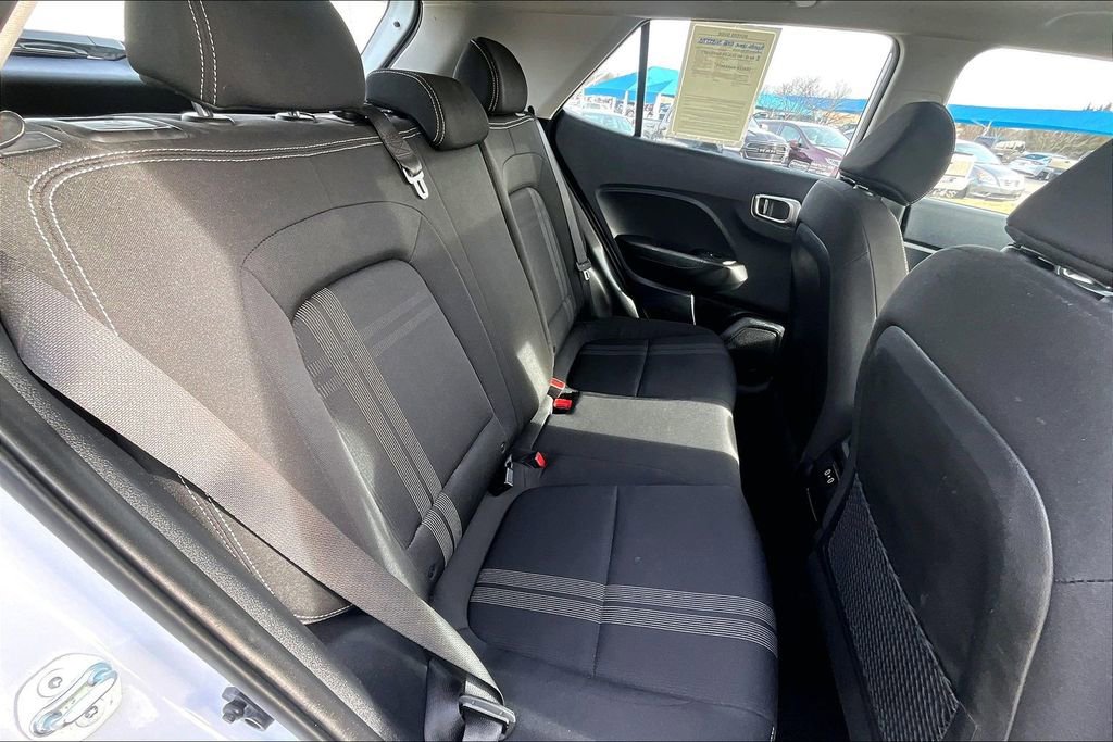Used 2025 Hyundai Venue SEL image 24