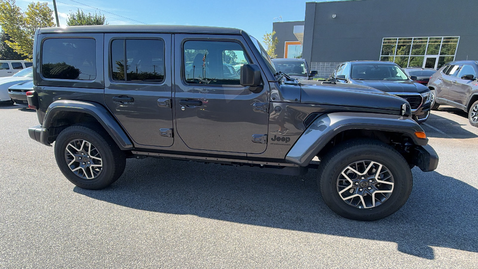 Used 2026 Jeep Wrangler Unlimited Sahara AWD/4WD image 7